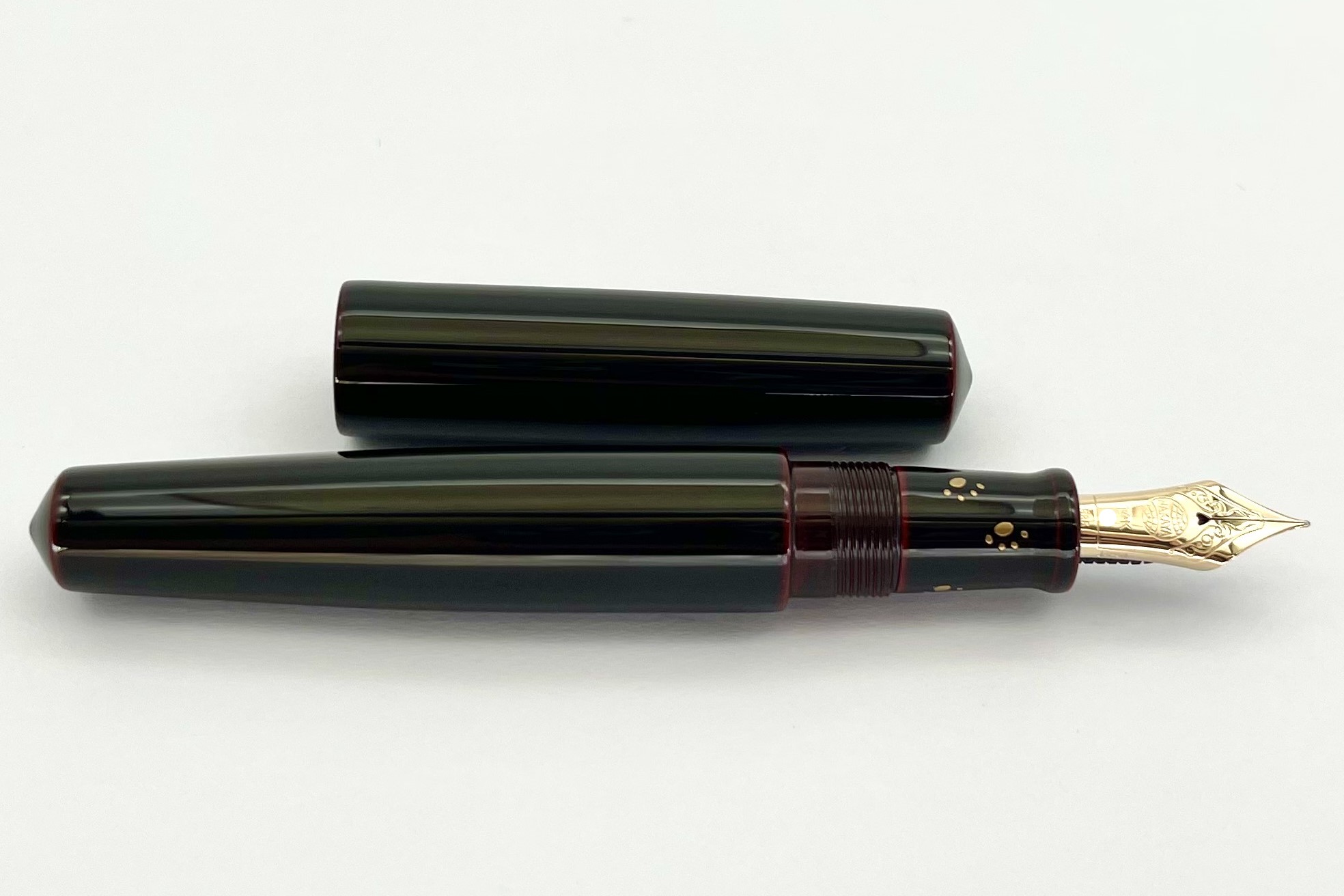 NakayaPiccoloCigarKuroTamenuriwith6PawsFountainPen_H